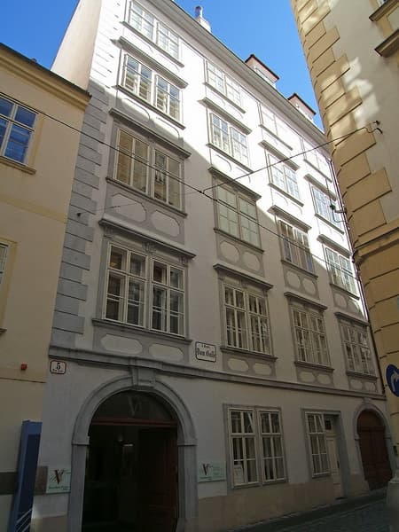 Квартира Моцарта на 2 этаже