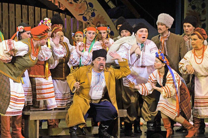 Сцена из оперы М. Мусоргского «Сорочинская ярмарка»